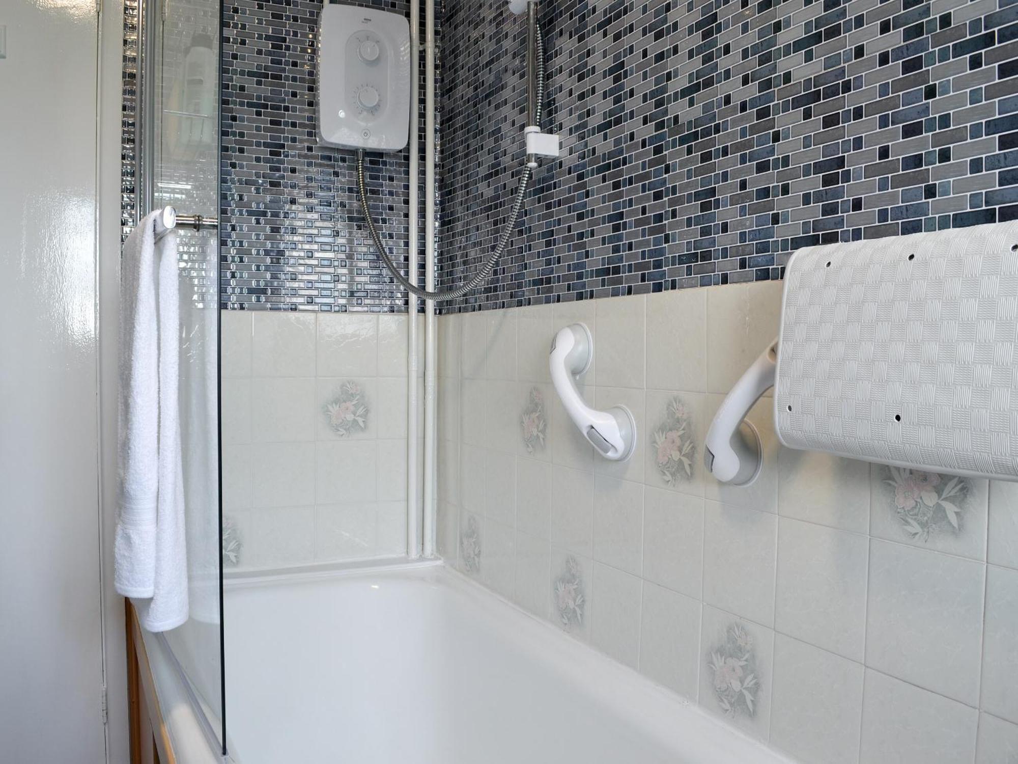 Merryview Bungalow Orcop Экстерьер фото